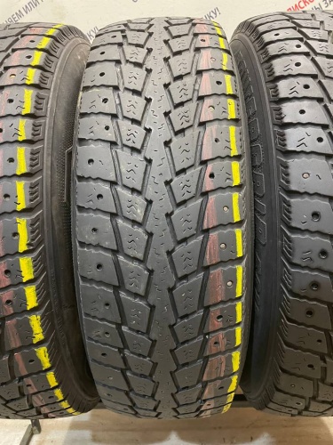 Kumho Power Grip KC11 R16 245/75