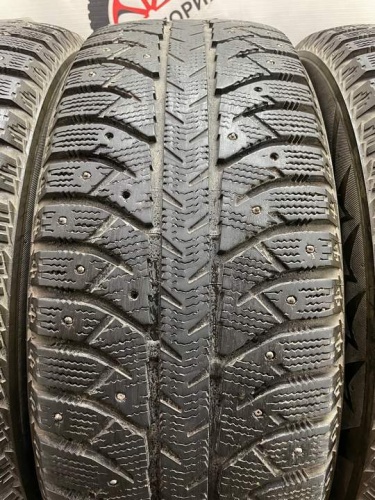 Bridgestone ice cruiser 7000 R17 215/60