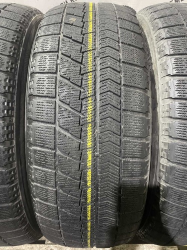 Bridgestone Blizzak VRX R17 225/60