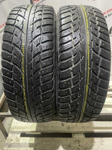 Kumho I'Zen RV Stud KC16 R17 215/60